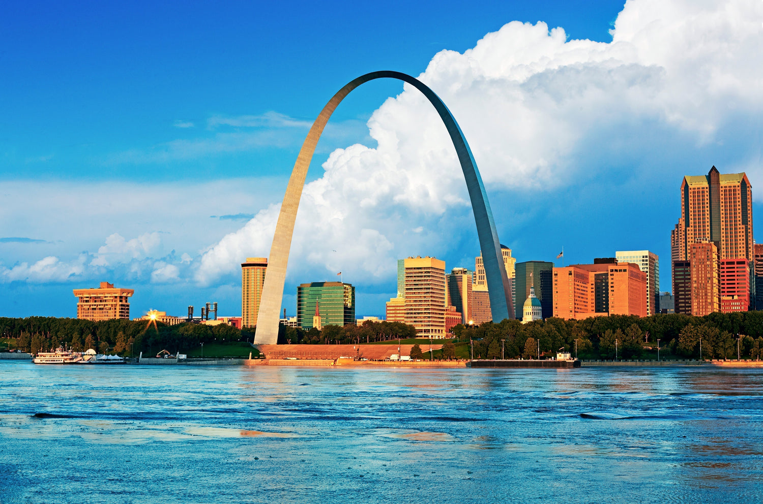 A skyline of the city of St. Louis with the famous arch in the center of the image. Earlier this month, a St. Louis boil water alert was issued.